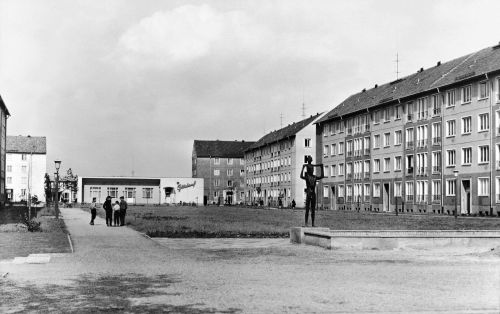 1967, Hoyerswerda, der Wohnkomplex I mit der Gaststätte "Glück auf" (Foto: Archiv Stadtmuseum Hoyerswerda)