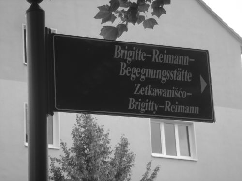 Wegweiser zur Brigitte Reimann-Begegnungsstätte in der heutigen Brigitte-Reimann-Str. 8. (Foto: Frank Voigt)